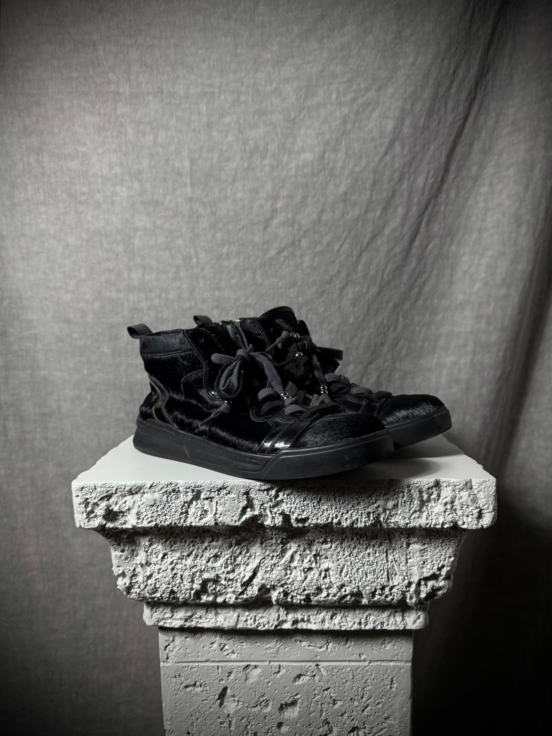 Tornado Mart Fur Panel High-Top Sneakers 상품이미지1