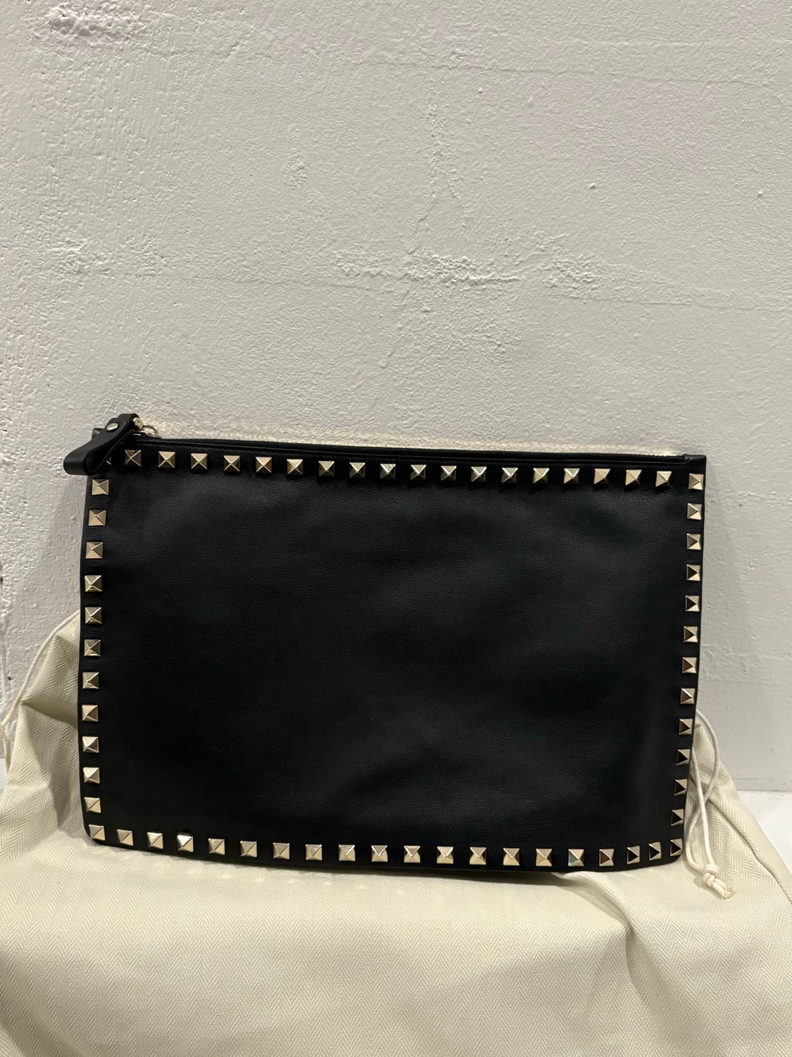 Valentino 발렌티노 락스터드 클러치백 상품이미지2