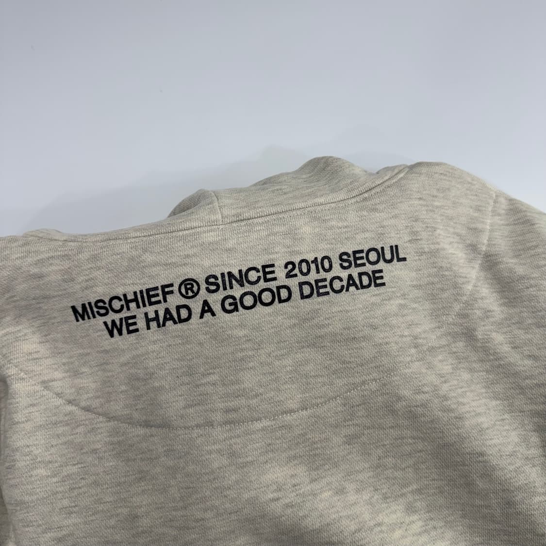 Mischief 미스치프 블랙로고 아이보리 멜란지 후드티  상품이미지8