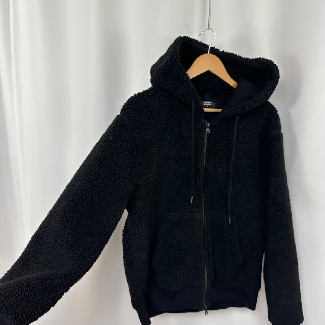 무신사스탠다드 남자  뽀글이 후드집업 검정 L  상품이미지2