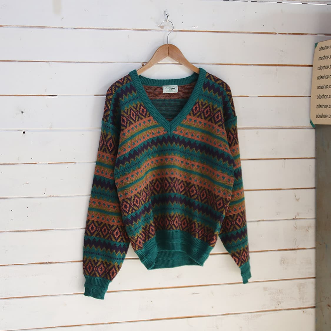 (착용컷) 크로커다일 패턴 브이넥 니트 (남성용 103) 상품이미지1