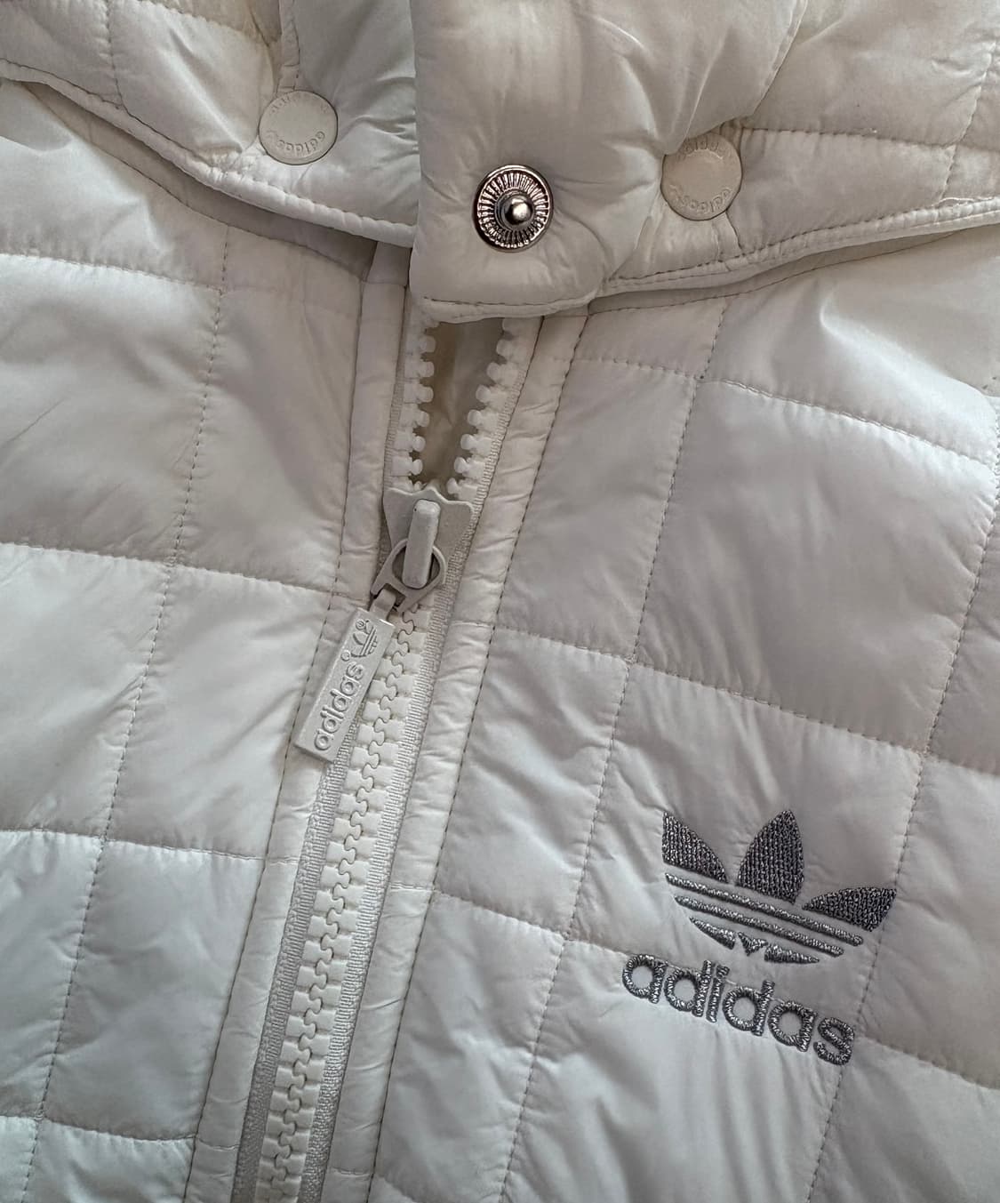 adidas 아디다스 대장급 트레포일 화이트 패딩  상품이미지4