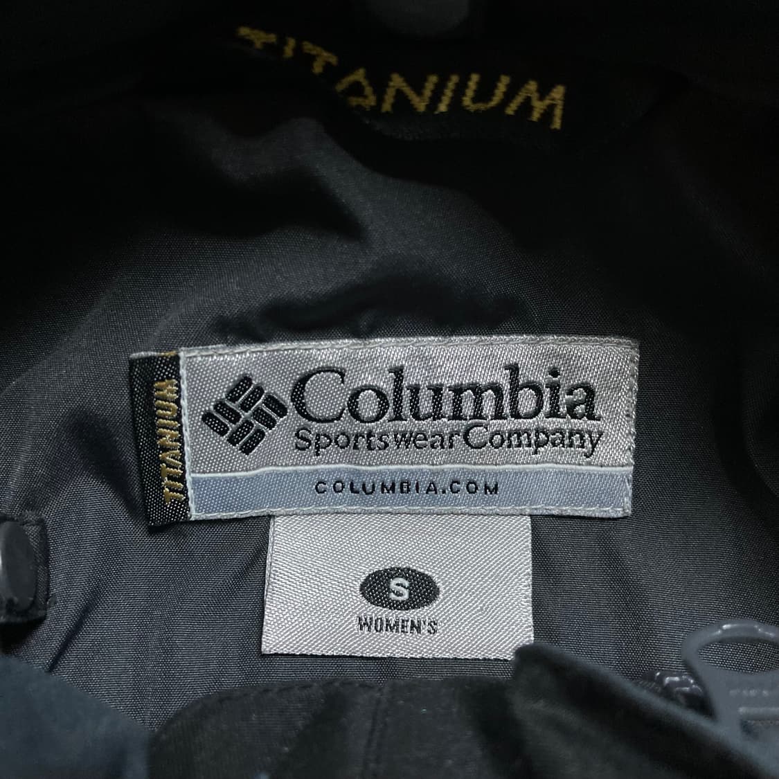 컬럼비아 스몰 로고 레드 배색 바람막이 상품이미지3