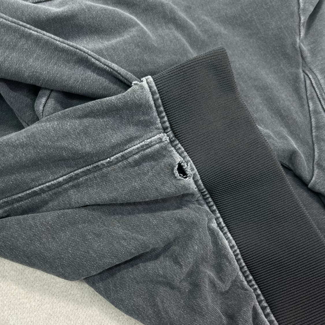 105 솔리드 옴므 데미지 피그먼트 맨투맨  상품이미지7