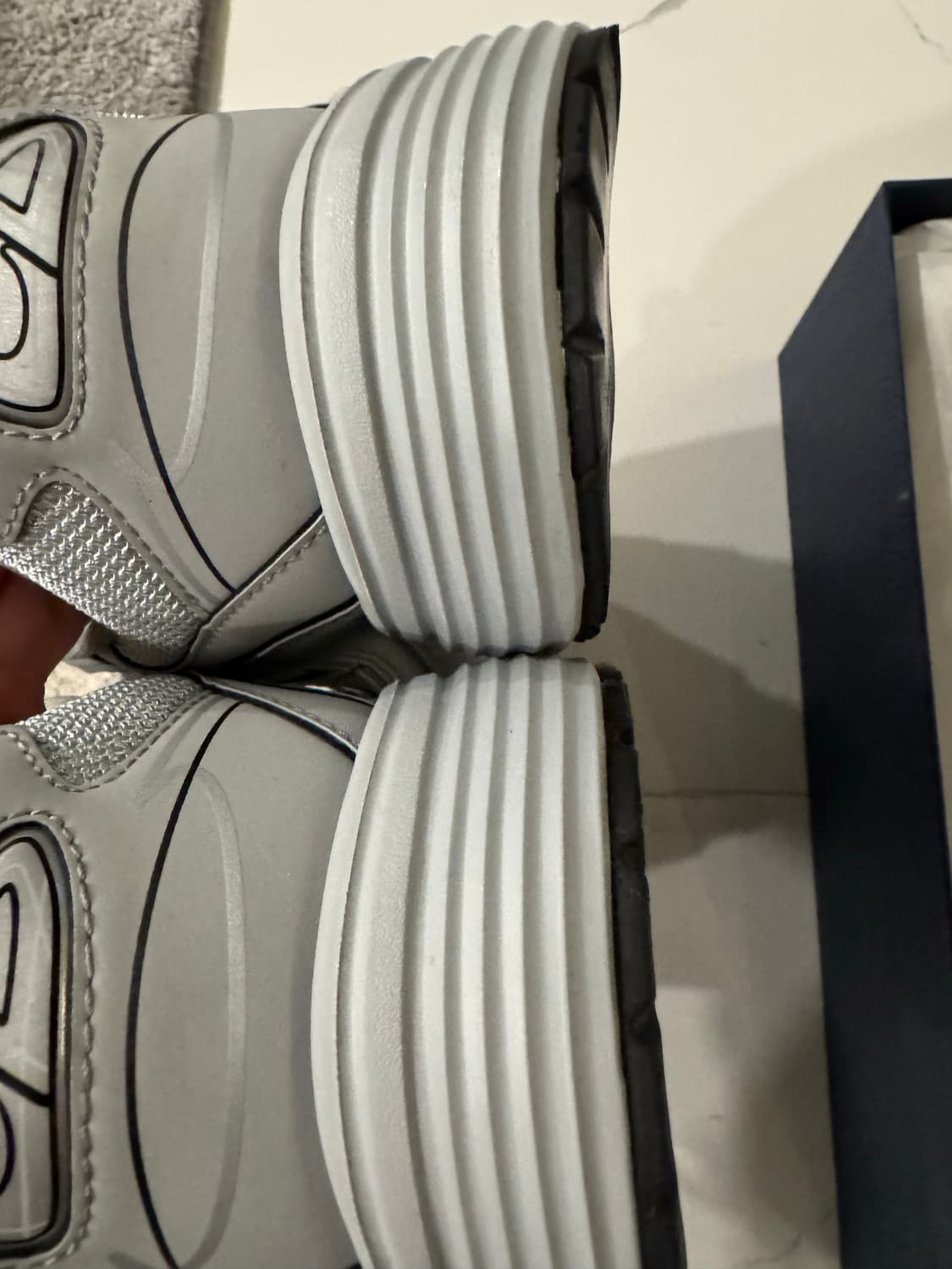 디올 B30 스니커즈 그레이43(275-280) 판매합니다 상품이미지4