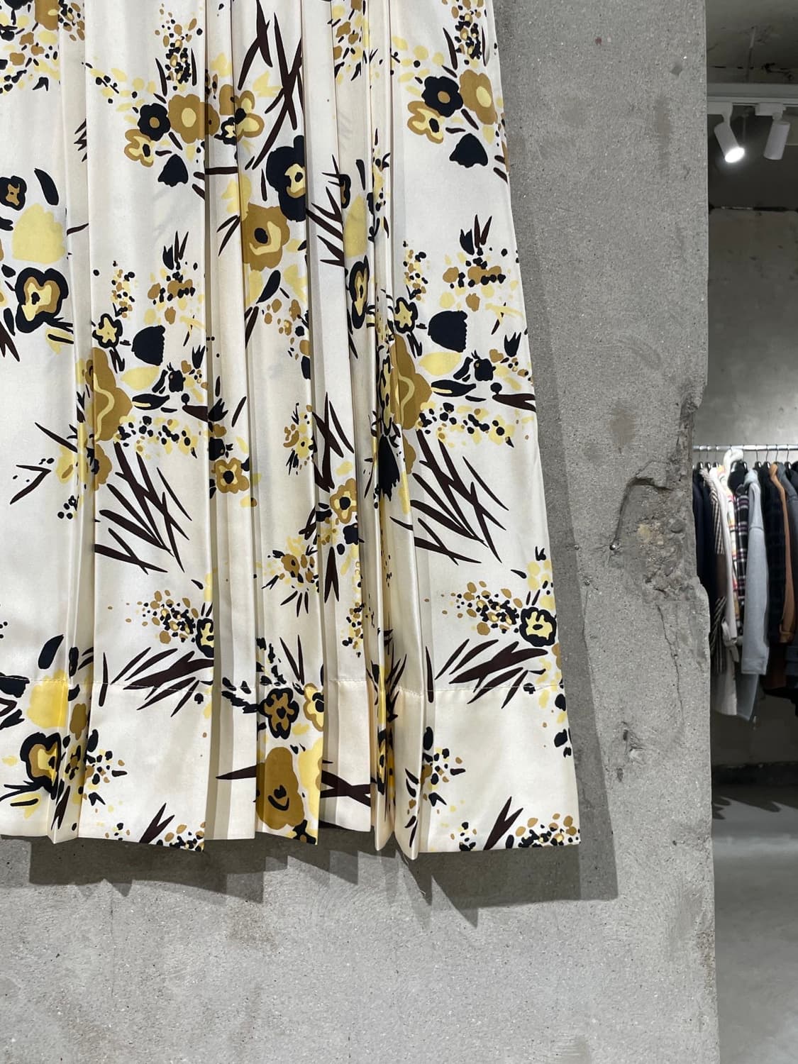 토리버치 크림 플로럴 플리츠 실크 트윌 롱 스커트 상품이미지5