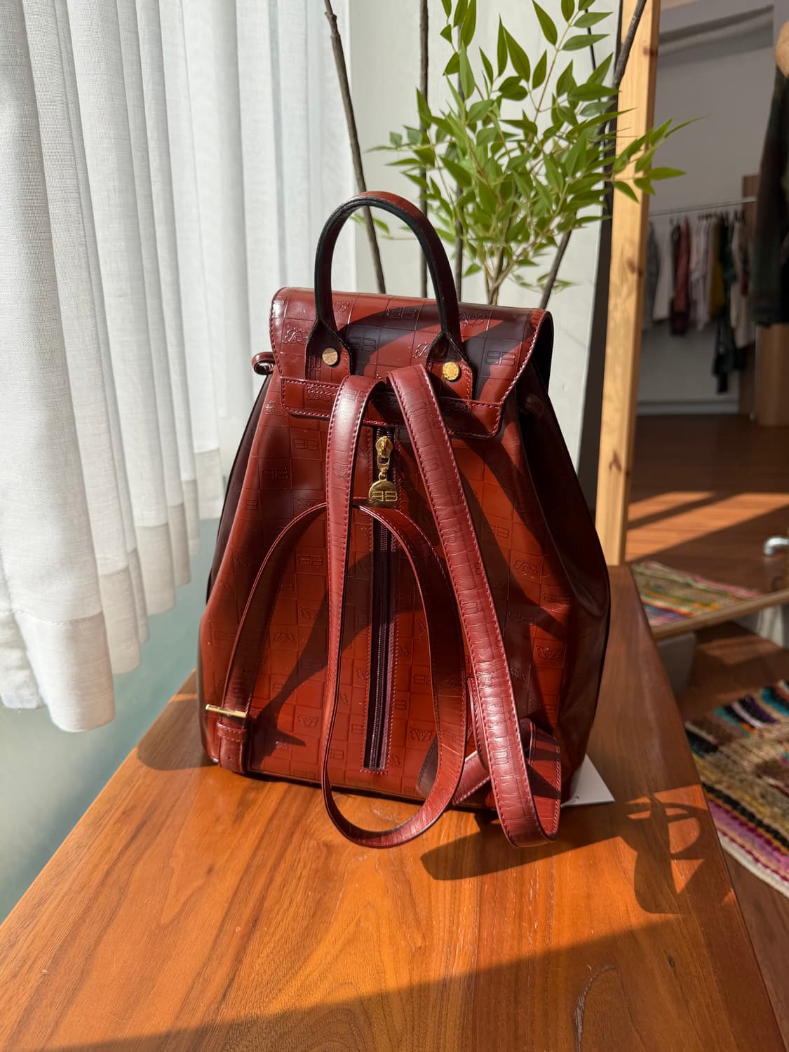 발렌시아가 빈티지 임보스트 레더 백팩 상품이미지4