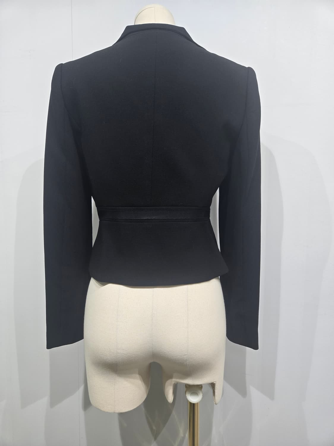 끌로에 블랙 숏 자켓 벨트 장식 상품이미지2