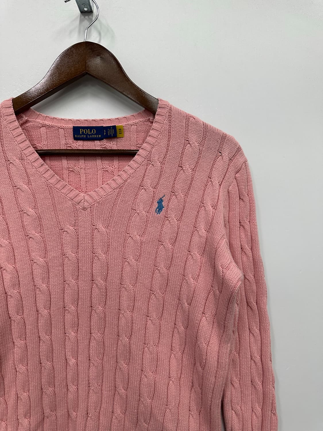 폴로 핑크 브이넥 꽈배기 니트  상품이미지3