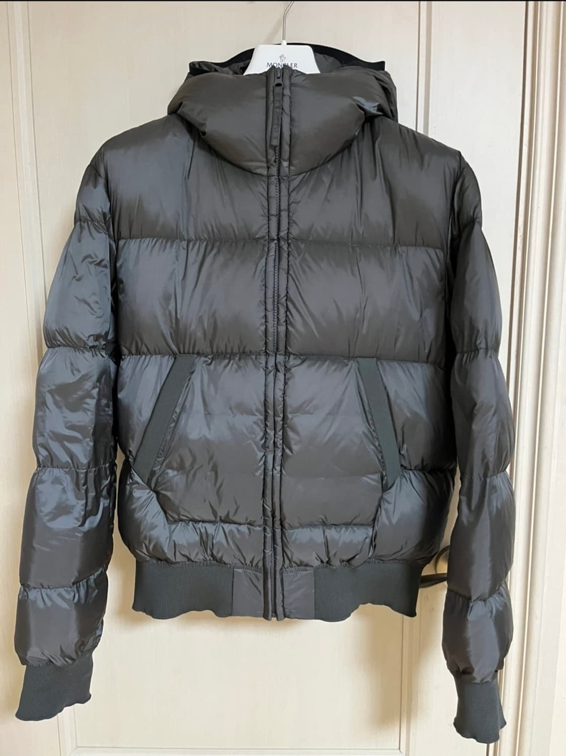 (새상품)텐씨 Ten c 다운 필링 미드

레이어 패딩 50 상품이미지1