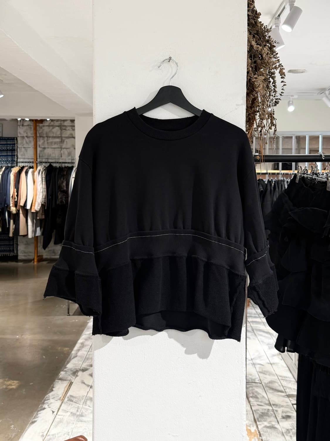 엠엠식스 블랙 크롭 인사이드 아웃 스웻 셔츠 상품이미지1