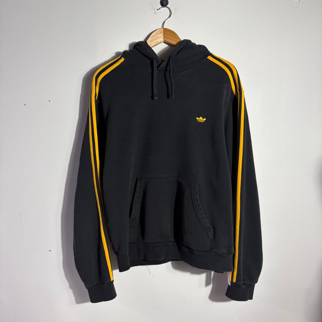 아디다스 옐로우 배색 블랙 후드티 (무료배송) 상품이미지1