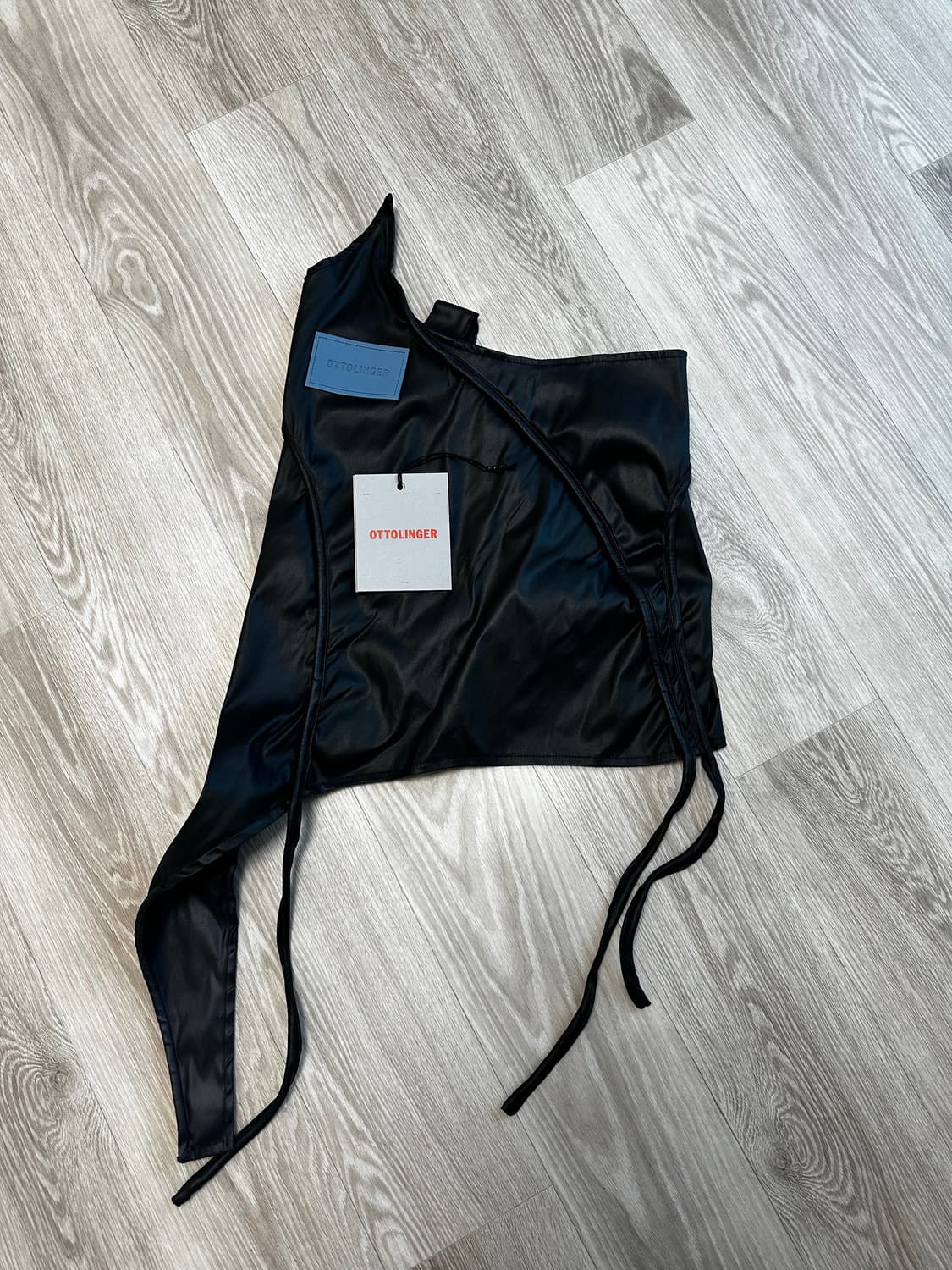 OTTOLINGER 오토링거 비대칭 데님 스트랩 디테일 코팅 스커트 상품이미지4