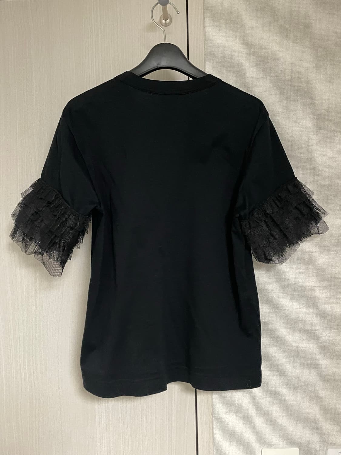 느와케이니노미야 프릴 티셔츠 상품이미지2