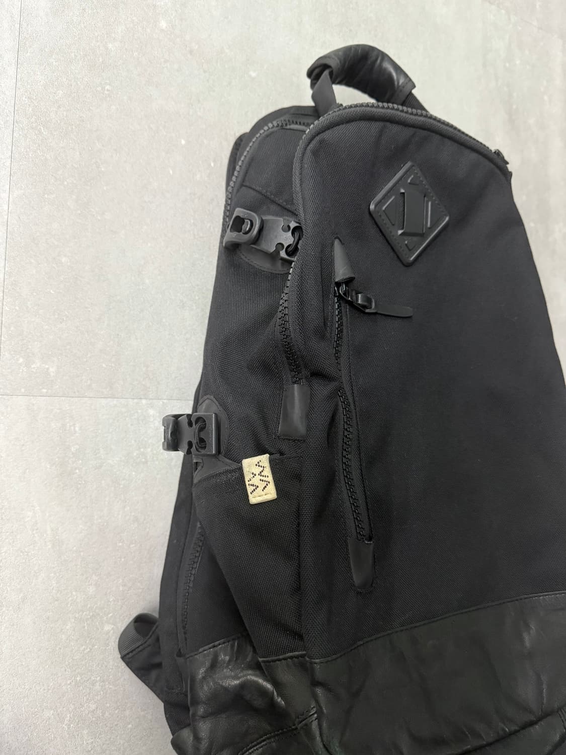 비즈빔 발리스틱 백팩 20L 블랙 상품이미지2