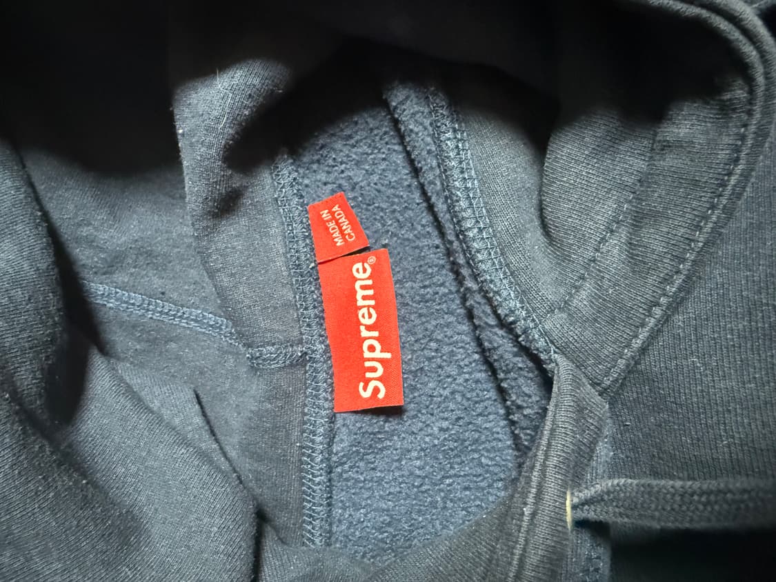 슈프림 레이즈드 스크립트 후드 스웨트셔츠 네이비 - 23FW 상품이미지5