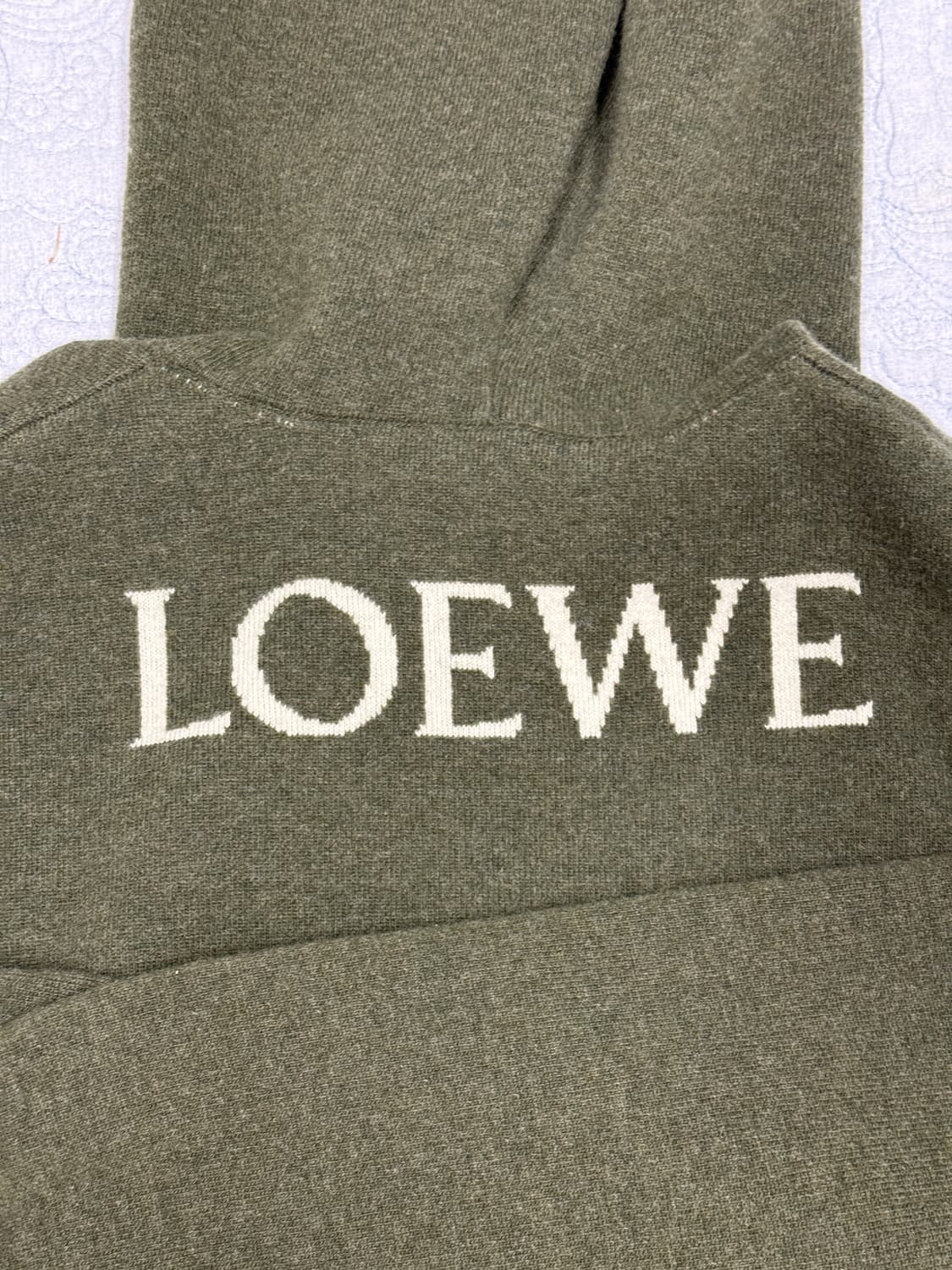 로에베 아나그램 울 후드 니트 카키 상품이미지5