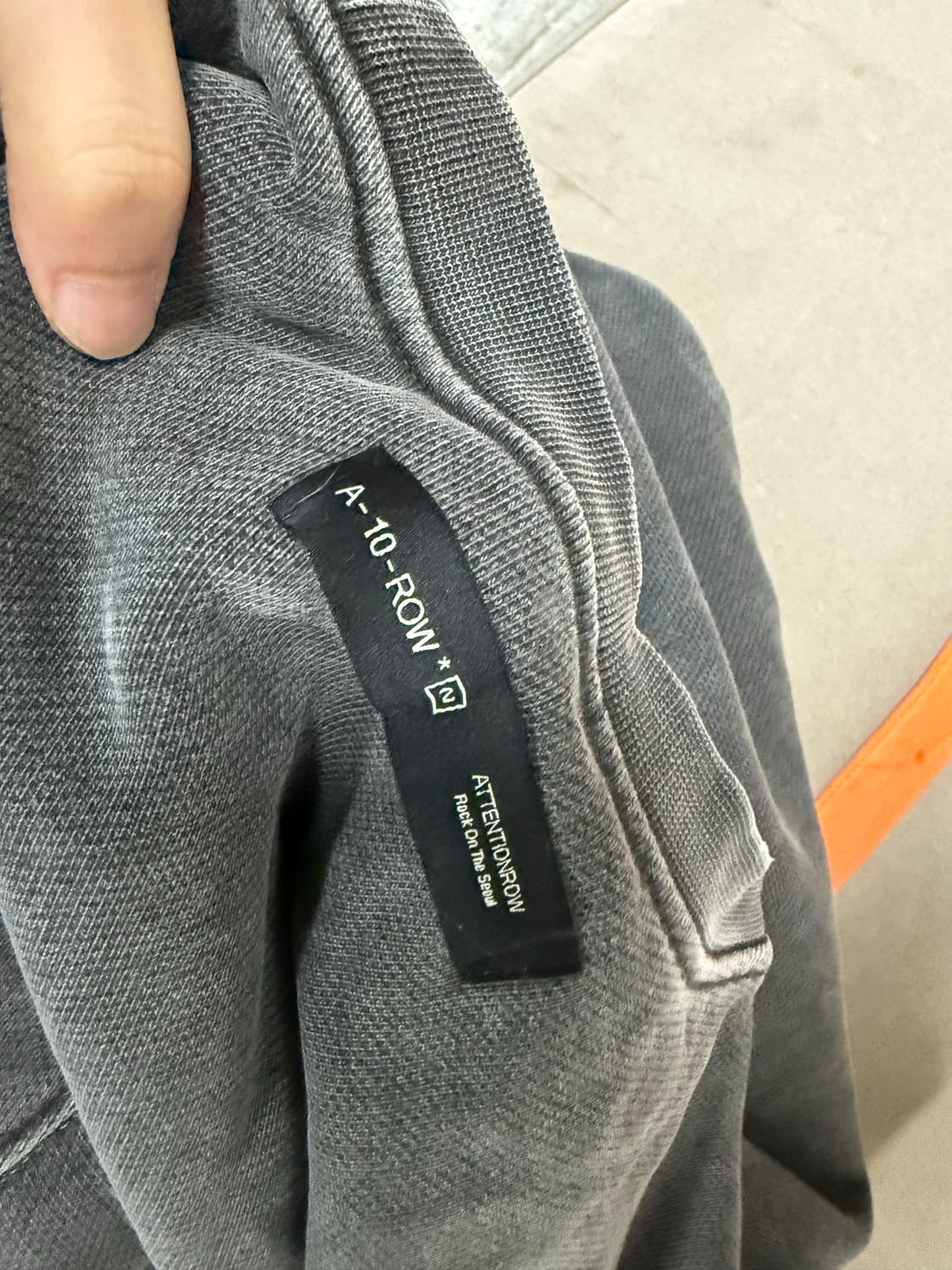 어텐션로우 맨투맨 상품이미지3