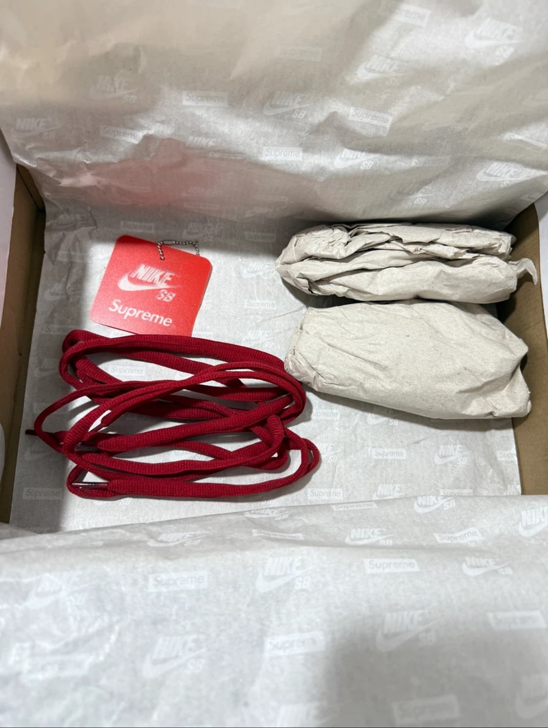 나이키 x 슈프림 SB 덩크 로우 블랙 상품이미지4