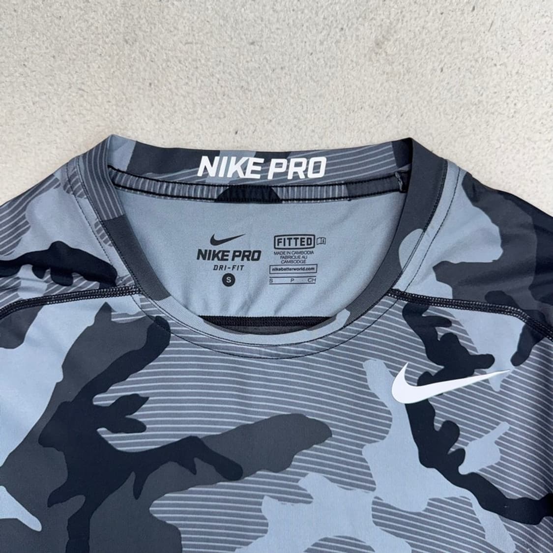 NIKE 프로 드라이핏 밀리터리 반팔 티 S 상품이미지3
