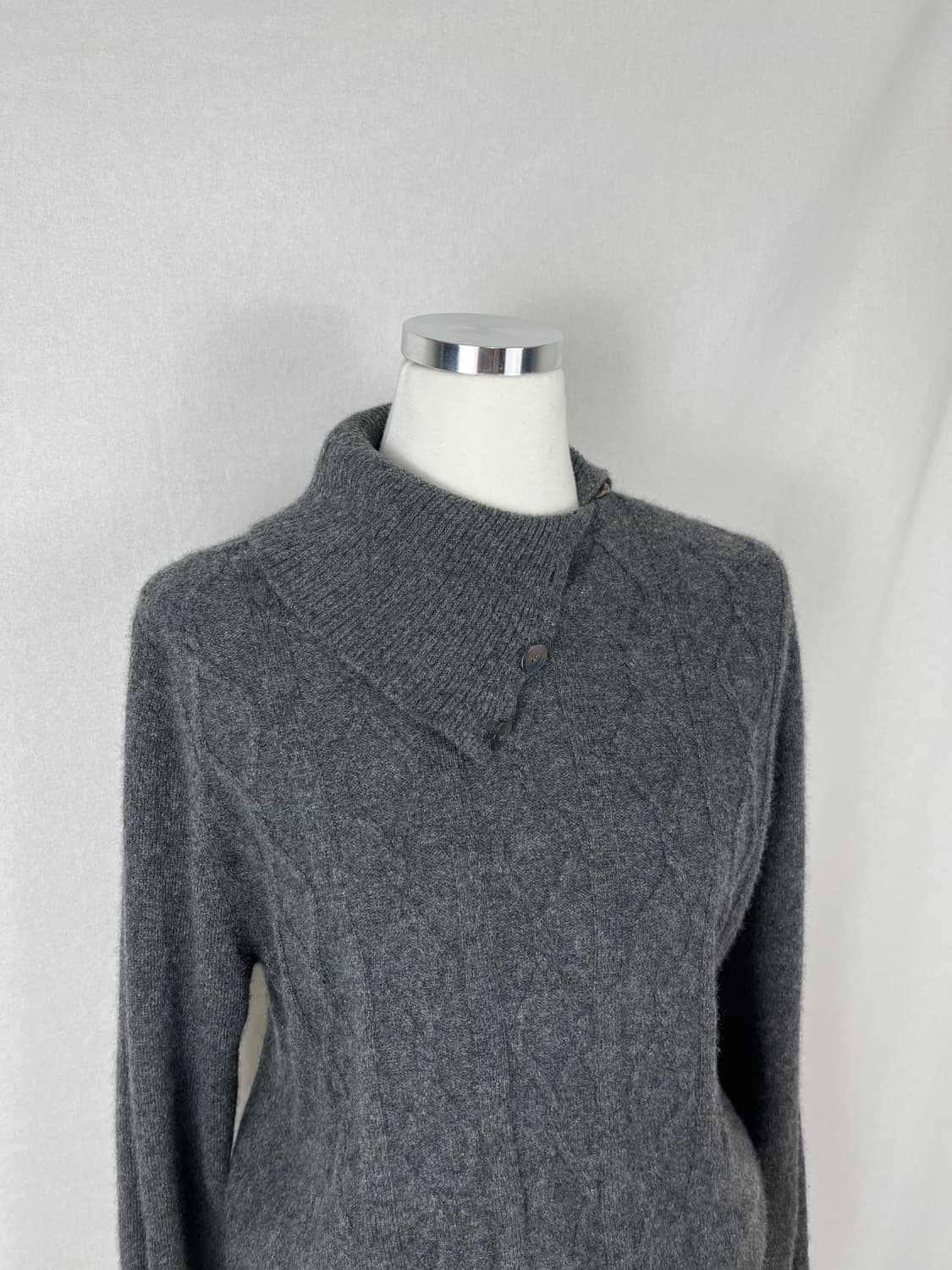 100% Cashmere 자개단추 니트  상품이미지3