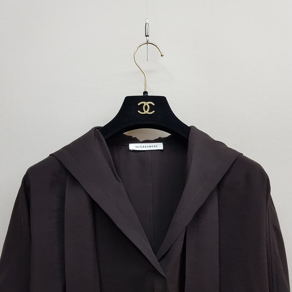 한섬 더캐시미어 2023 후드 블라우스 82-94-160사이즈 상품이미지2