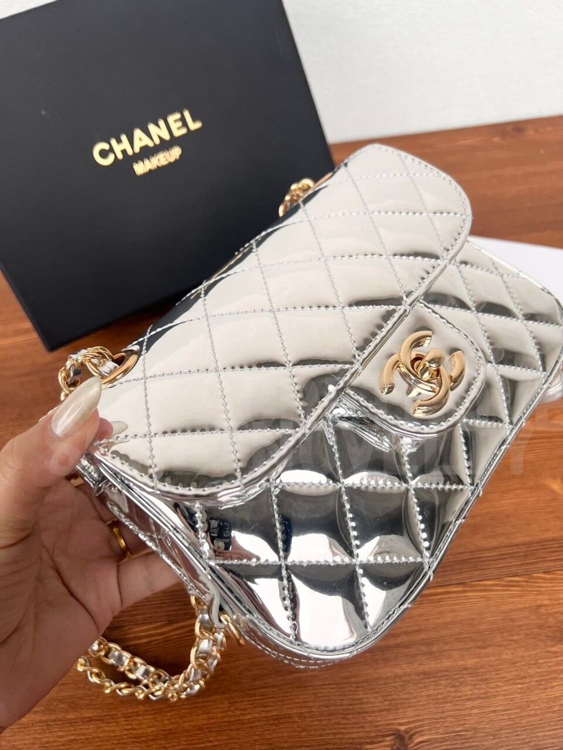 깜짝세일(새상품)정품 샤넬 메이크업 VIP 실버 메탈 크로스백 파우치 스 상품이미지4