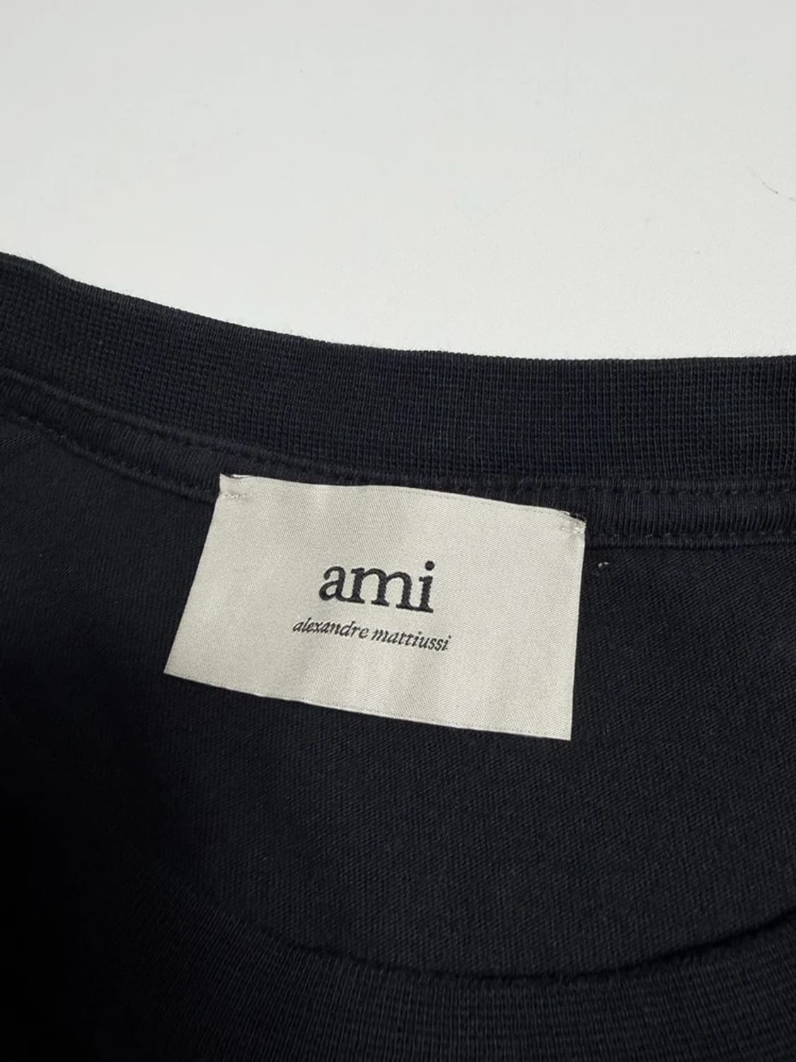 아미 AMI 스몰 하트 로고 베이직 반팔 티셔츠 R1291 상품이미지4