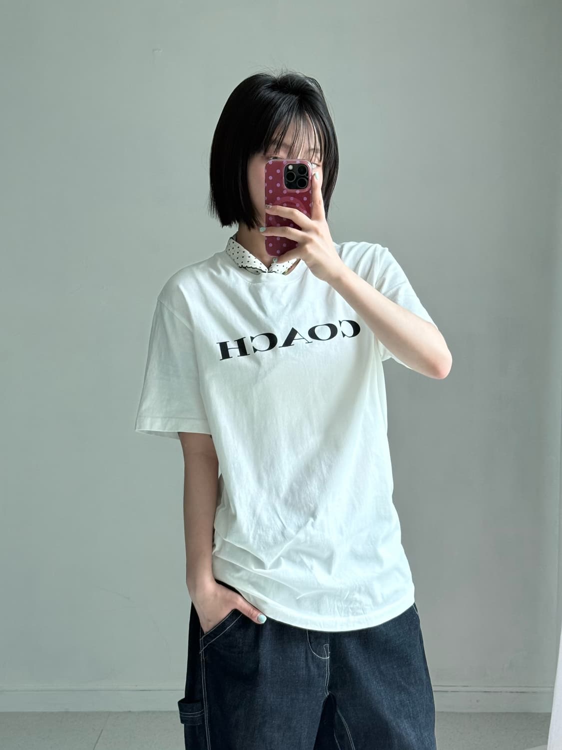 코치 로고 화이트 반팔티 상품이미지3