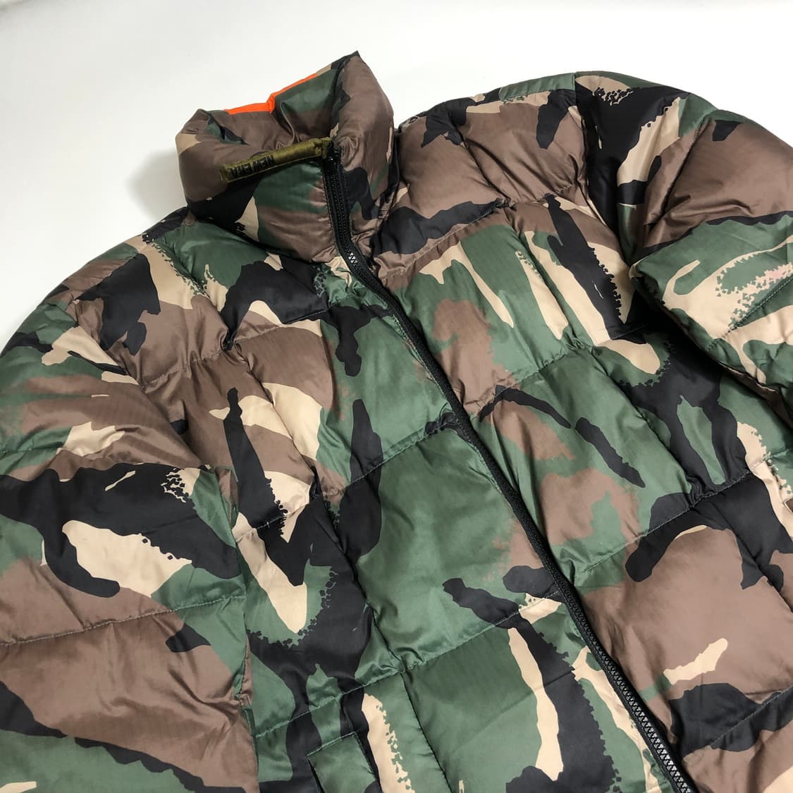 뉴에라 카모 패딩 m  상품이미지3