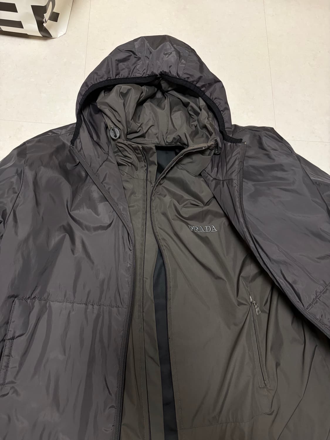 프라다 후드 레이어드 바람막이 패딩 상품이미지10