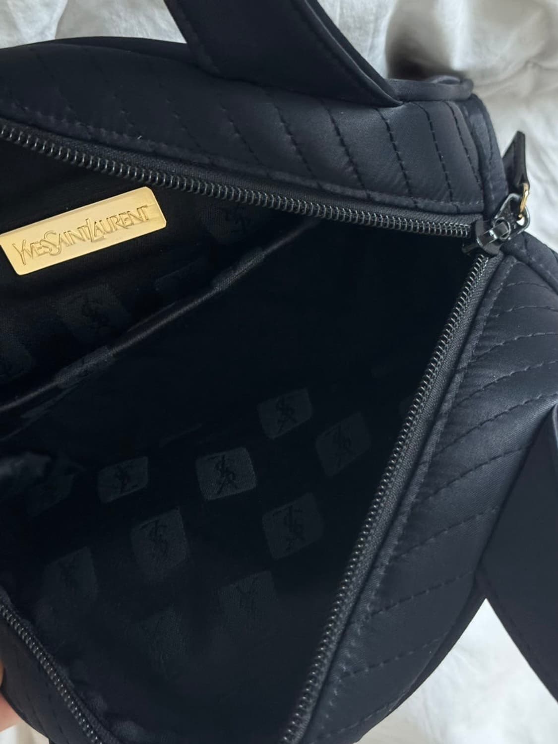 입생로랑 나일론 하프문 미니백 상품이미지10