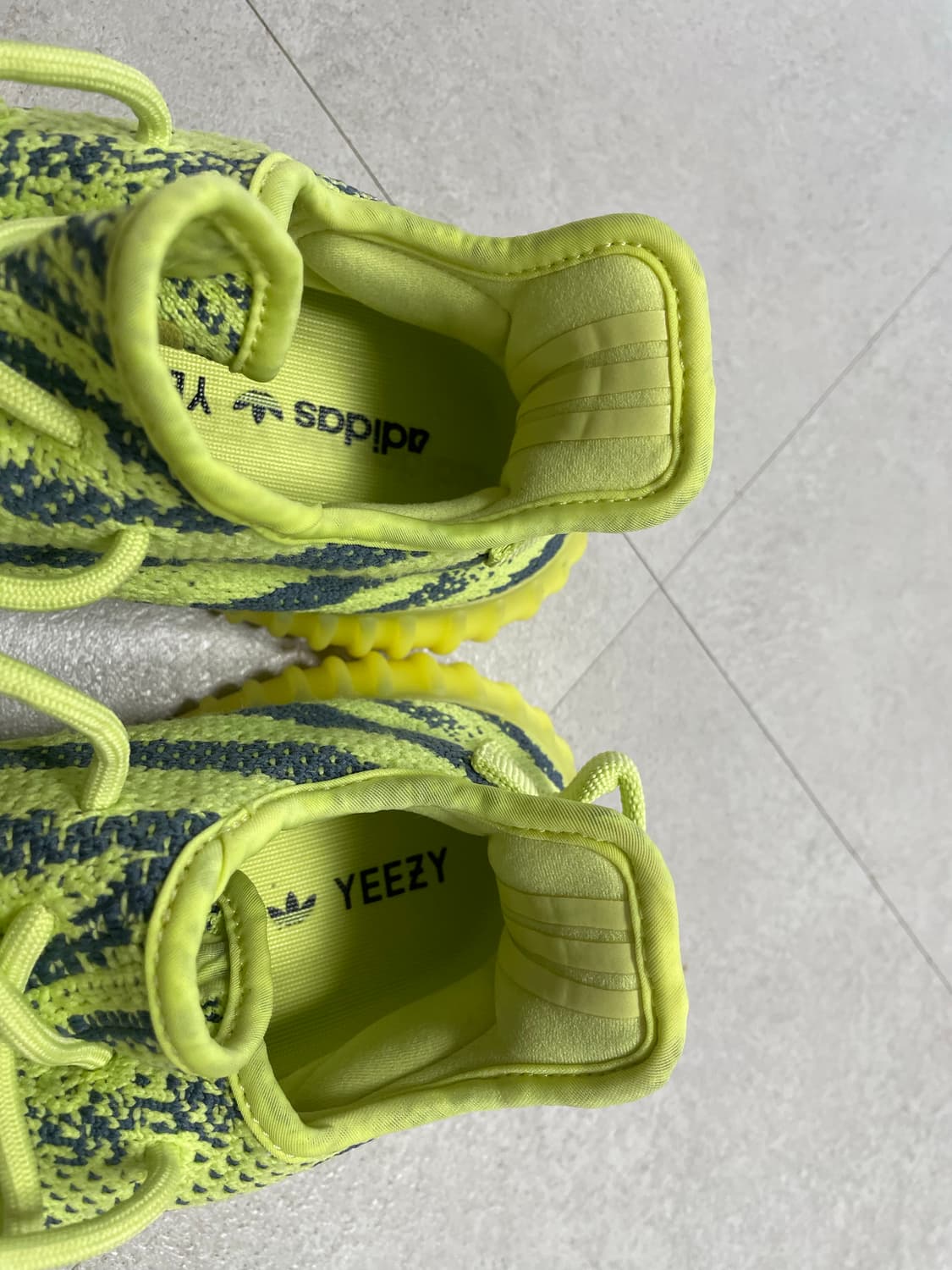 이지 부스트350v2 프로즌 엘로우 상품이미지3