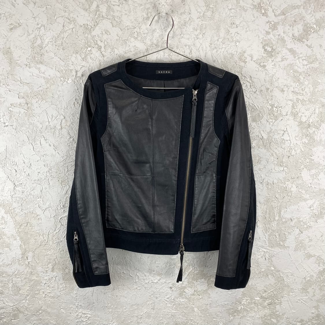 SACRA 레더 블록 패치드 애시메트릭 지퍼 자켓 상품이미지1