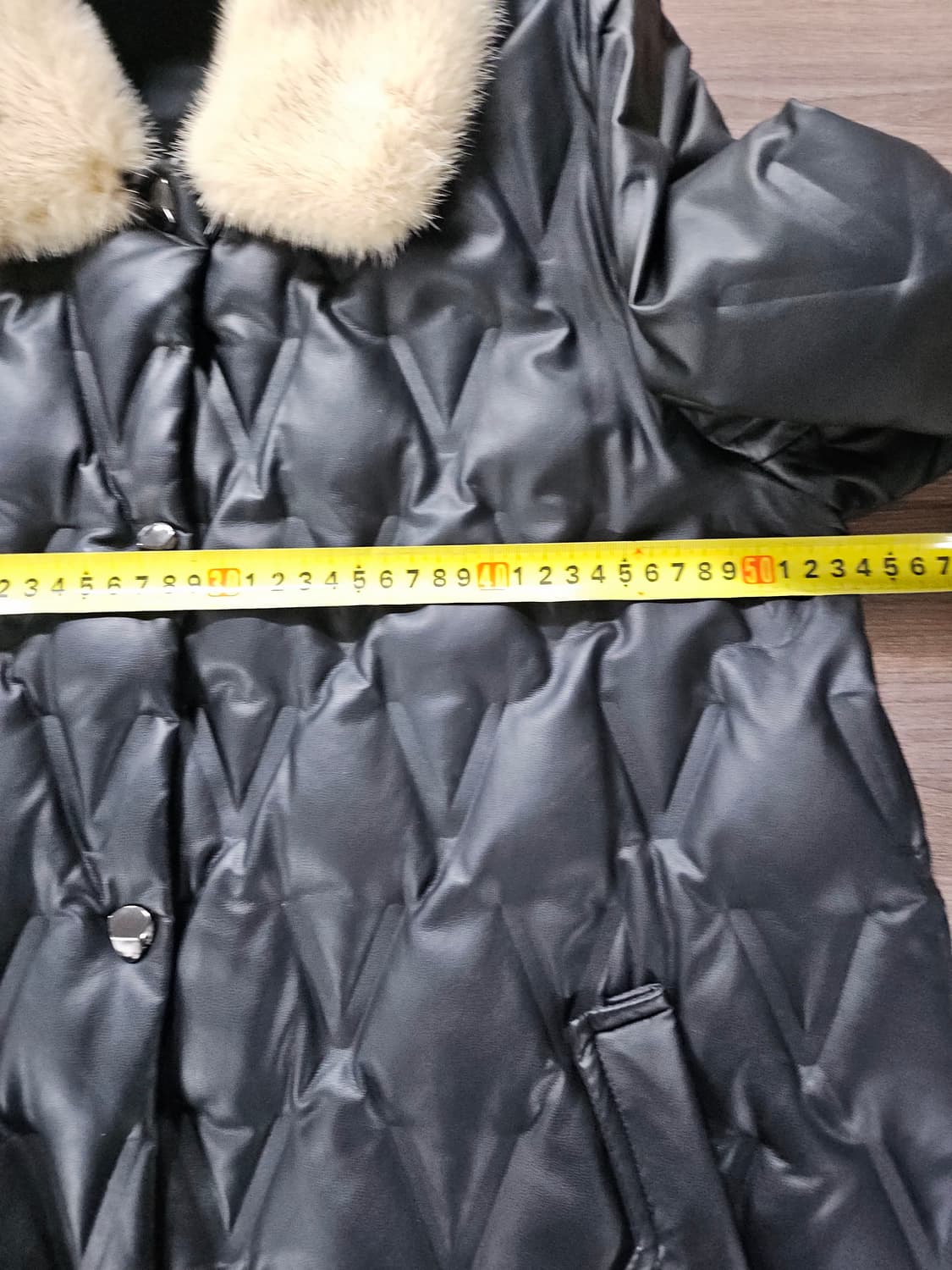 더 아이잗 밍크 카라 퀼팅 가죽 롱 구스패딩 코트 상품이미지7