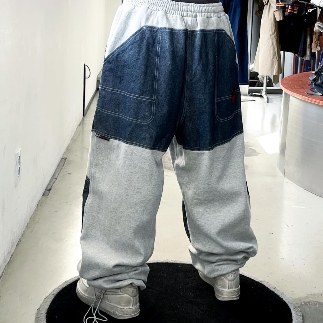 푸부 90s 데님패치 더블니 스웻 팬츠 상품이미지2
