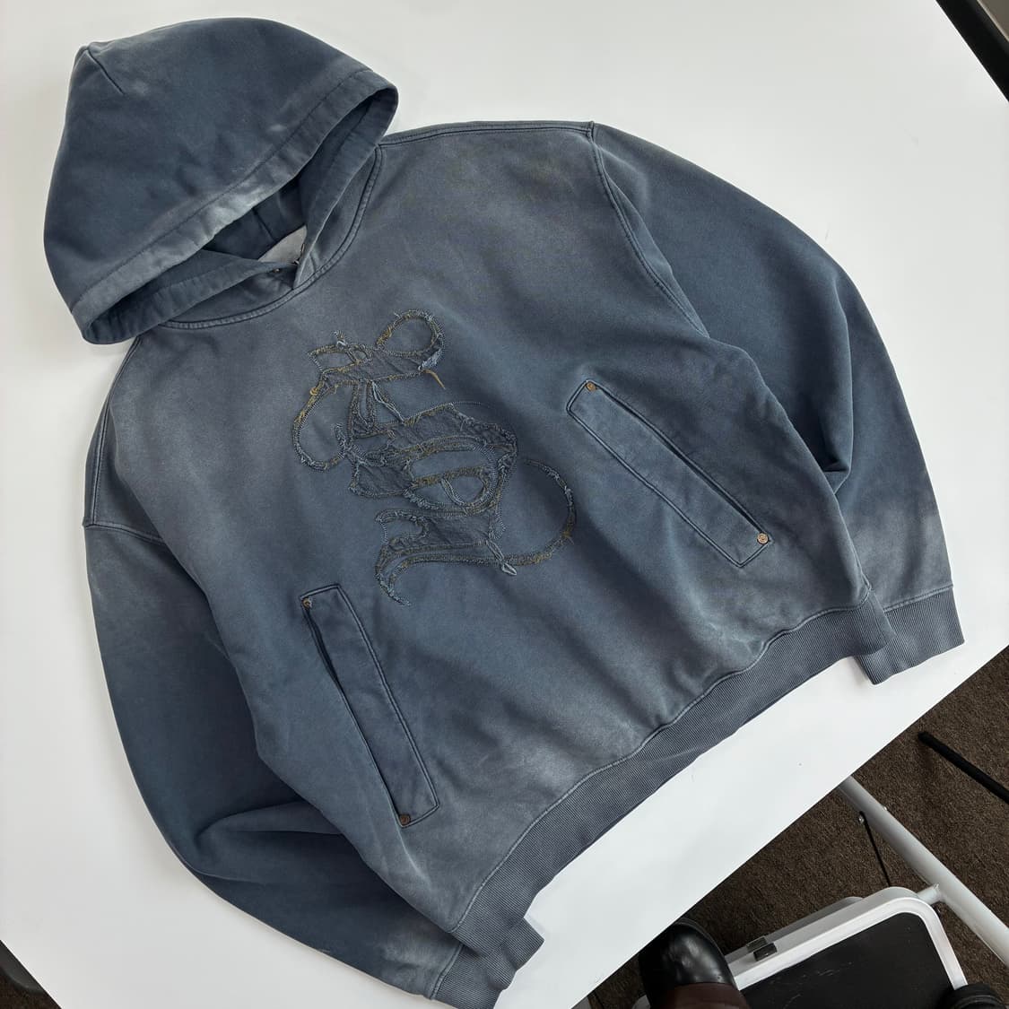 Satur  세터 캐주얼 아플리케 워시드 다잉 후드티  상품이미지2