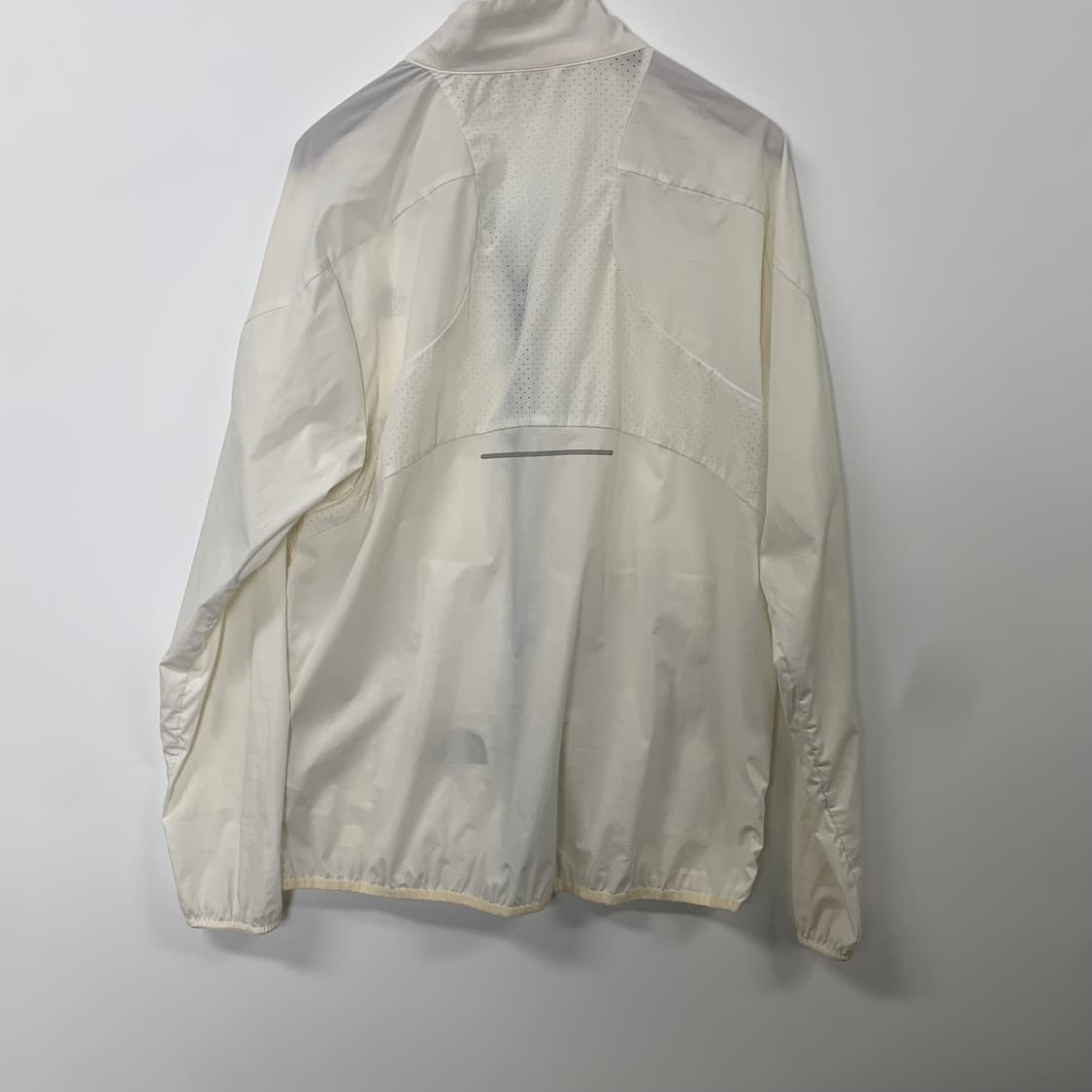 노스페이스 화이트 윈드 경량 바람막이 상품이미지3