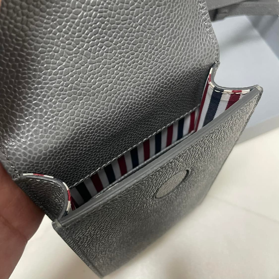 톰브라운 그레이  (정품) 풀박스 크로스백 상품이미지4