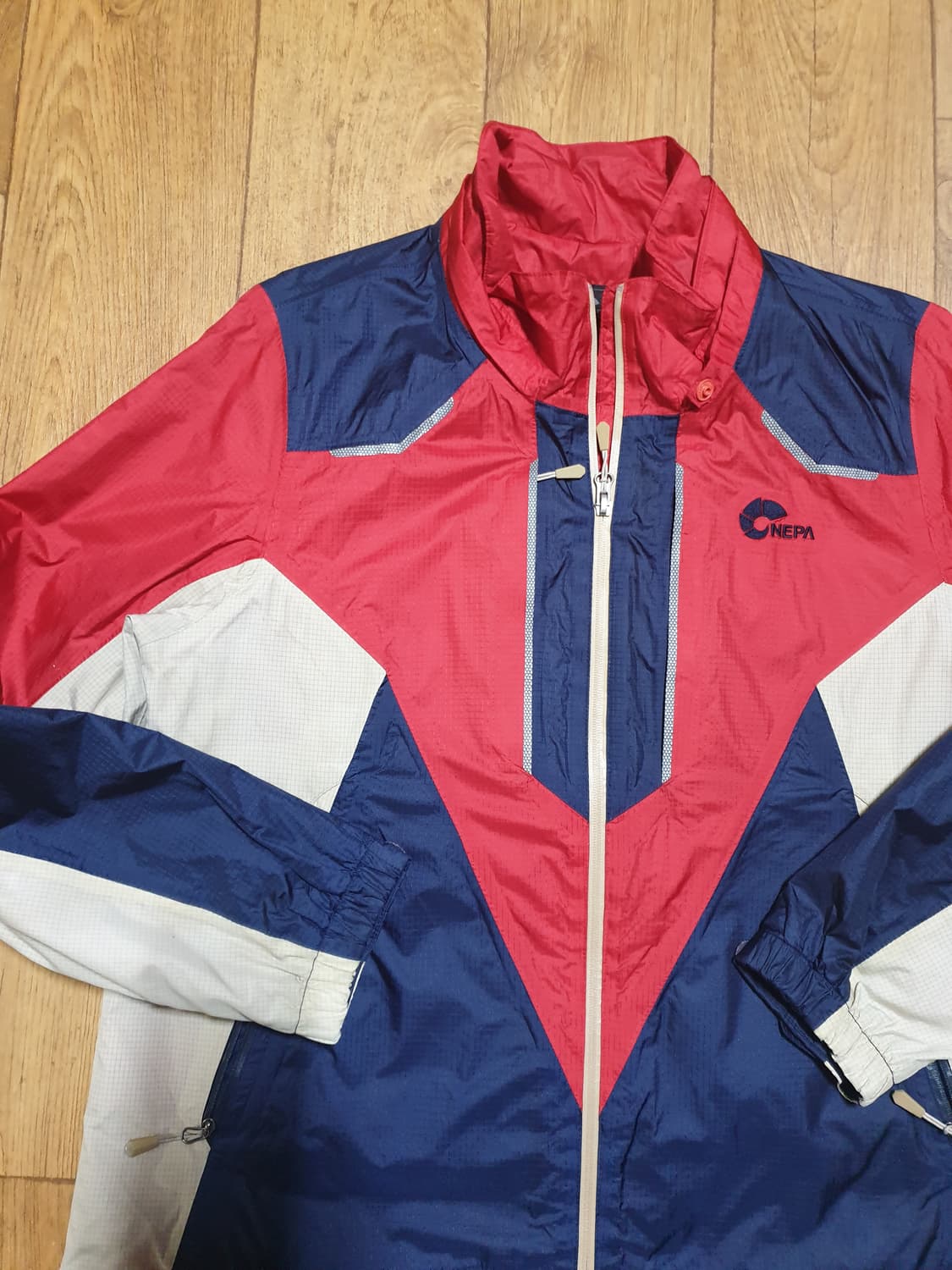1097 네파 아웃도어 바람막이 105 사이즈입니다 상품이미지4