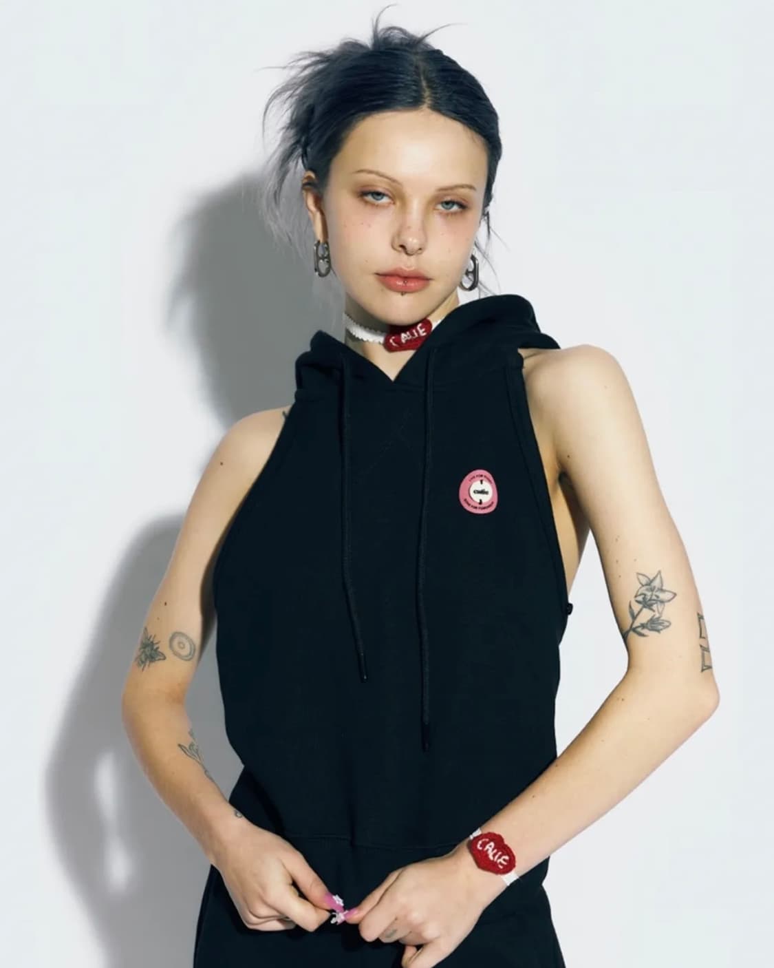 에즈이프 캘리 HALTERNECK HOODIE 상품이미지1