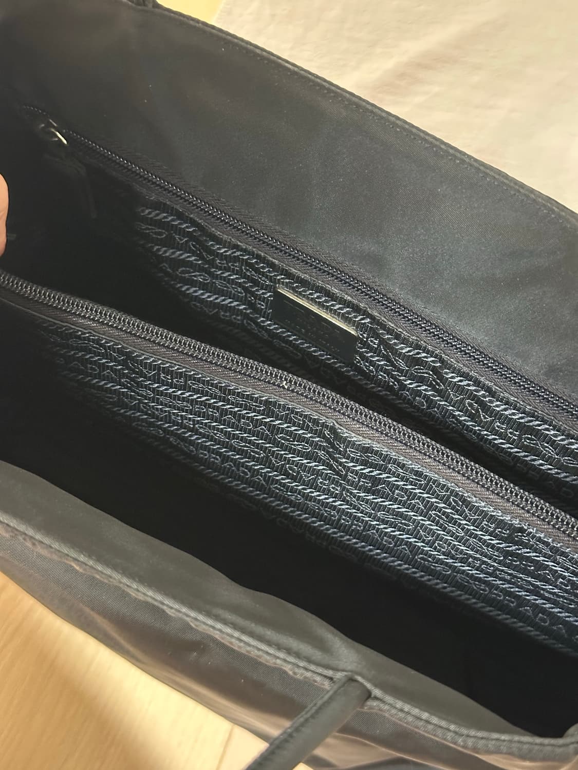 프라다 블랙 토트백 나일론 포코노 숄더백 보부상백 상품이미지4