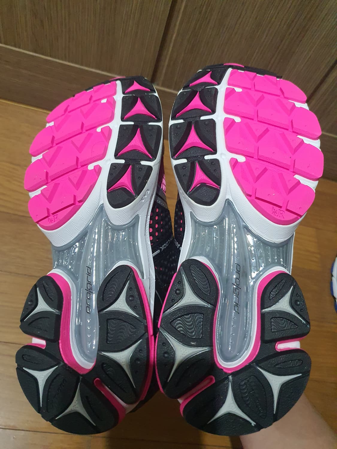 새상품 써코니 프로 핑크 250사이즈 상품이미지4