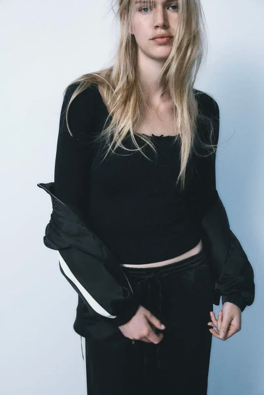 ZARA 자라 레이스 리본 심리스 티셔츠, 자라 레이스 티셔츠 블랙 상품이미지3