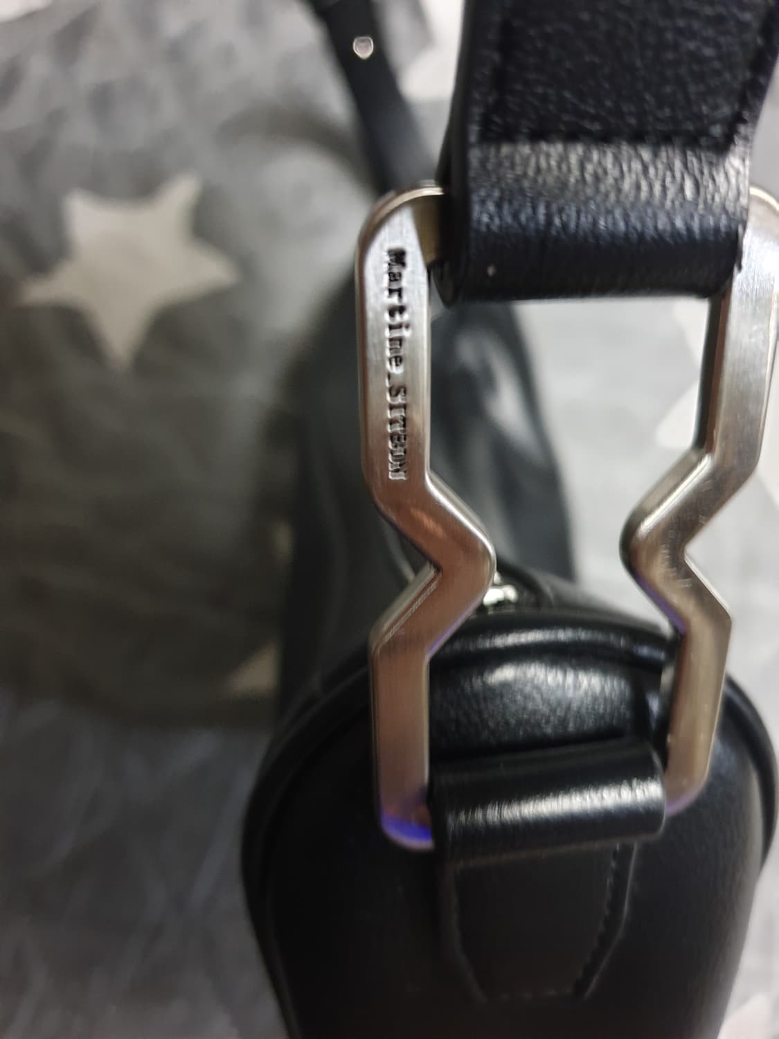 마틴싯봉 은장로고 레더 아시에 호보백 블랙 상품이미지4