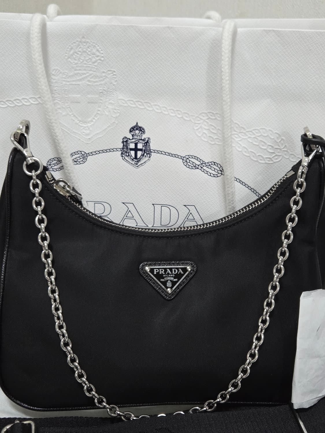 [새상품급, 25년식] 프라다 리나일론 테수토 은장 체인 호보백  상품이미지2