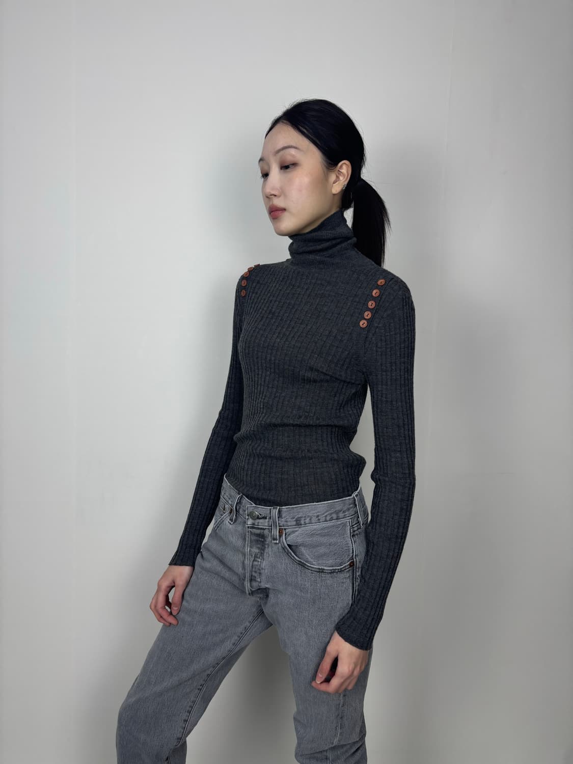 SHOULDER BUTTON TURTLENECK 상품이미지3