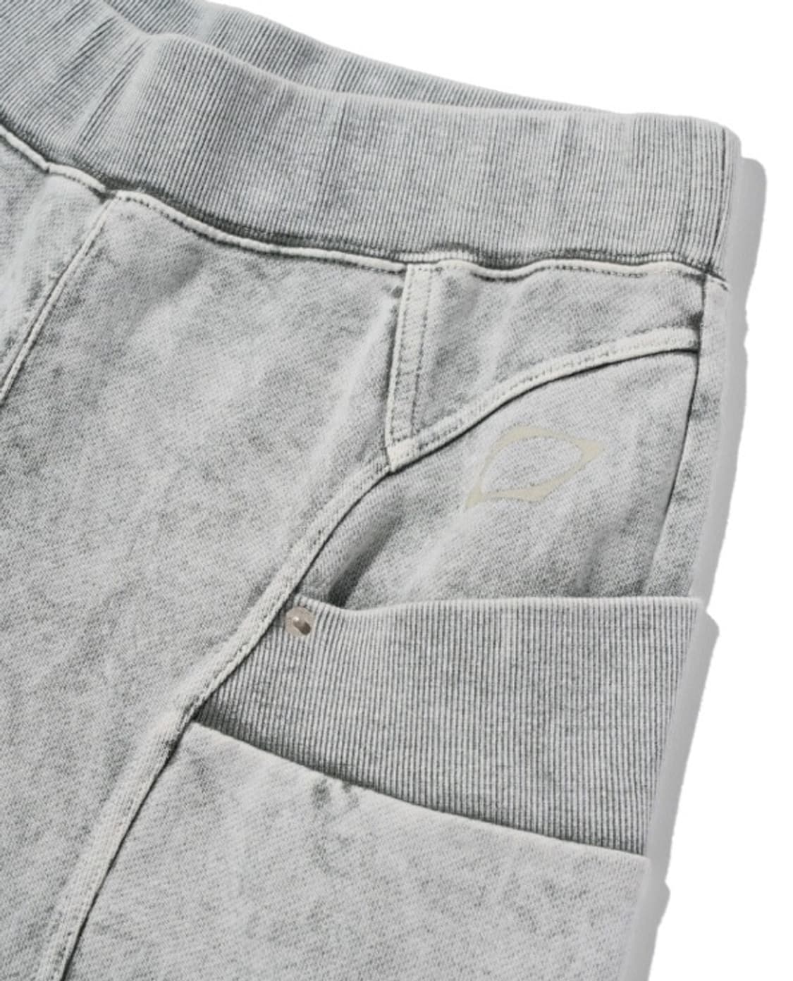 미스치프 컷오프 스웻팬츠 그레이 상품이미지3