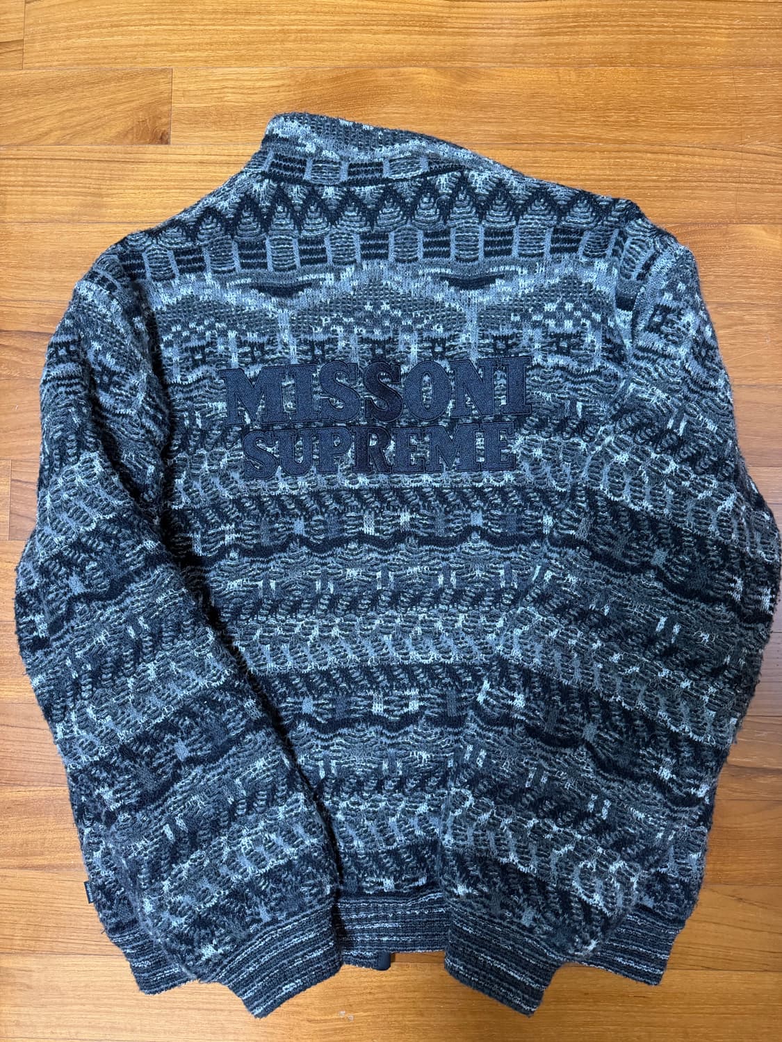 21fw 슈프림 미쏘니 양면 니트 재킷 팝니다. 상품이미지2