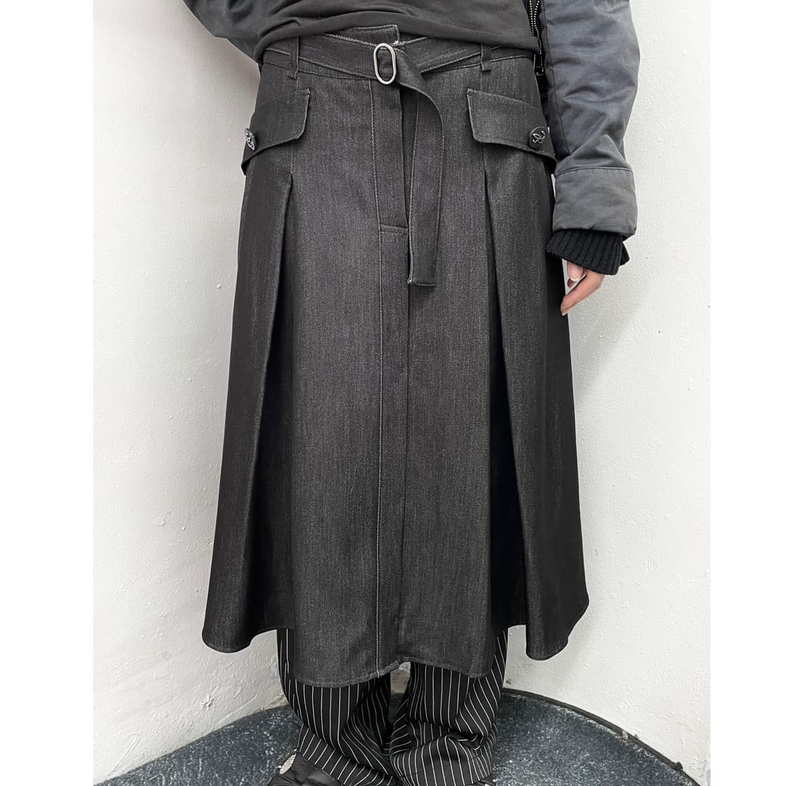 흑청 데님 벨트 절개 스커트 상품이미지1